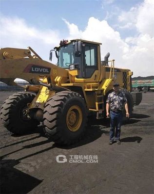 丁总:斗容大、动力强、服务好 装载机只认雷沃